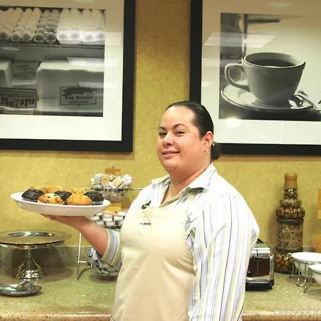 Hampton Inn & Suites Ontario 