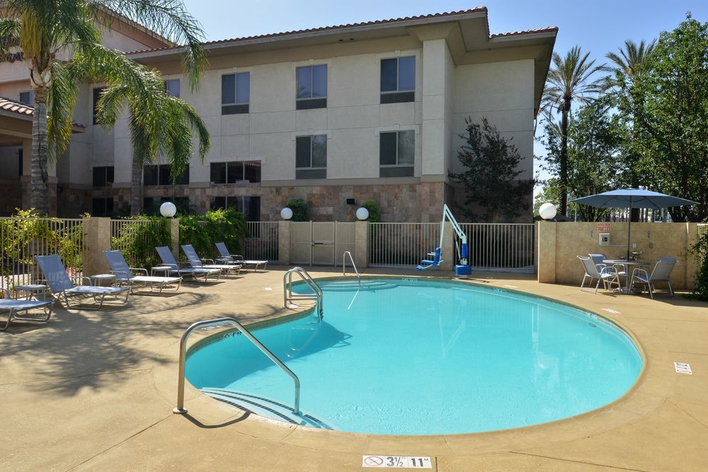 Hotel Hampton & 3*