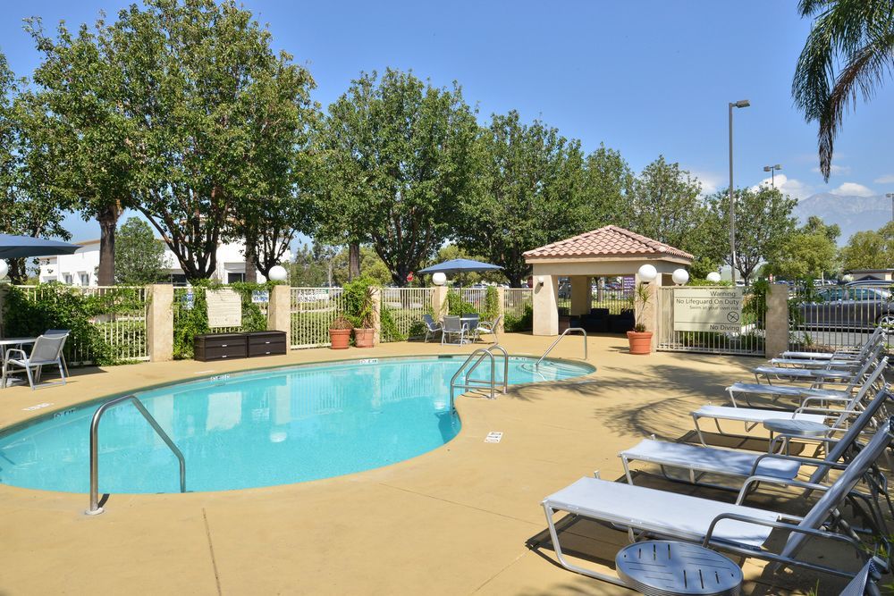 Hotel Hampton & 3*